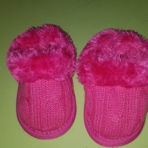 NWOT girls slippers